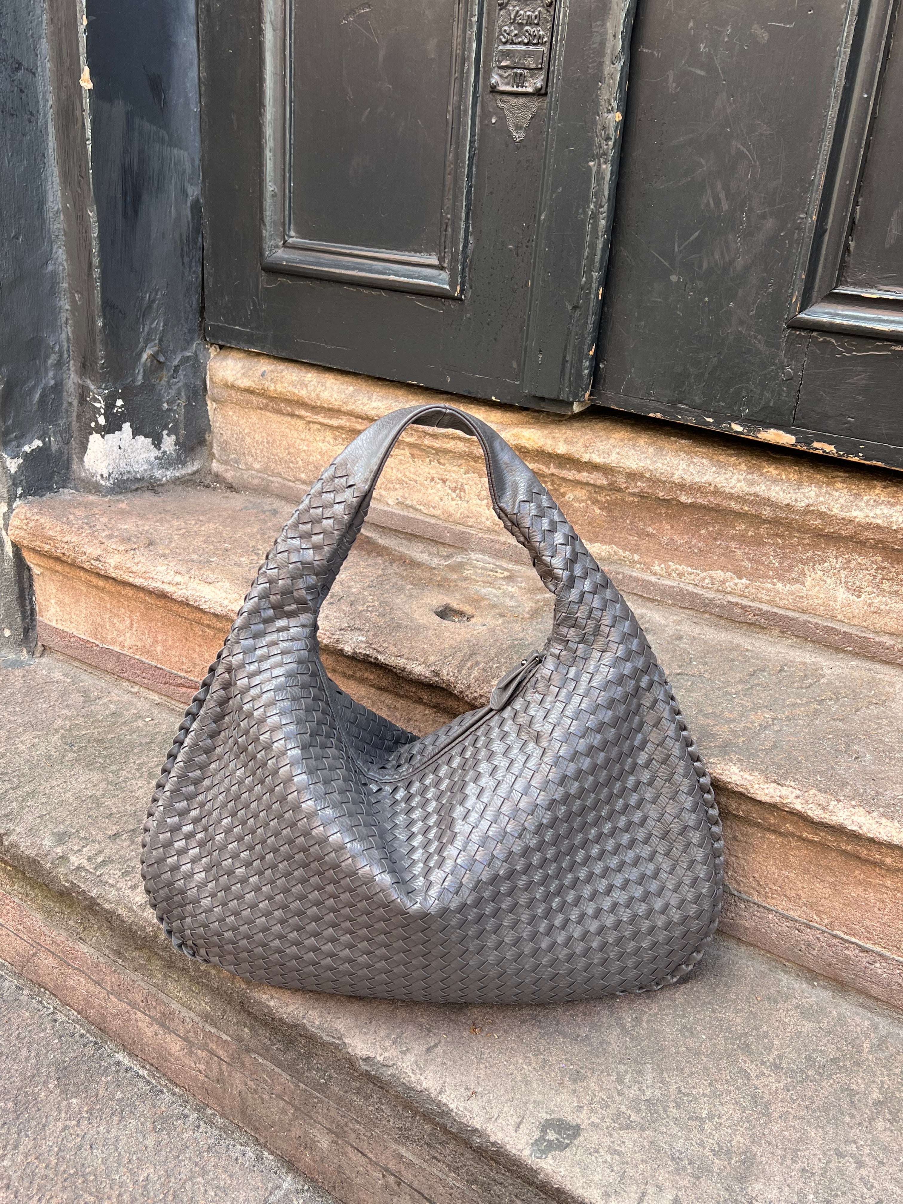 Niya Musthave Bag - Grey